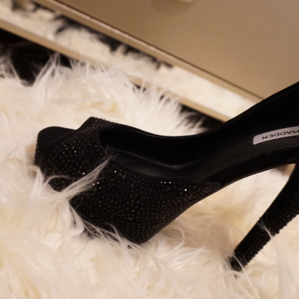 Heel - Picture 3 of 6